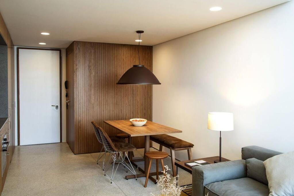Apt. Inteiro Recem-reformado - Vila Madalena * São Paulo